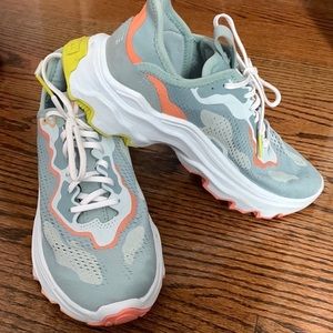 Sorel running shoes 7.5